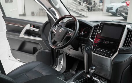 Toyota Land Cruiser 200, 2018 год, 5 249 000 рублей, 15 фотография