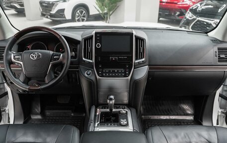 Toyota Land Cruiser 200, 2018 год, 5 249 000 рублей, 13 фотография