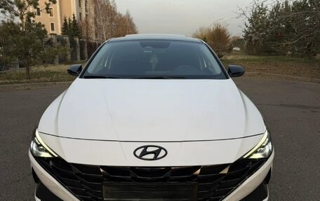 Hyundai Elantra, 2022 год, 1 550 000 рублей, 2 фотография