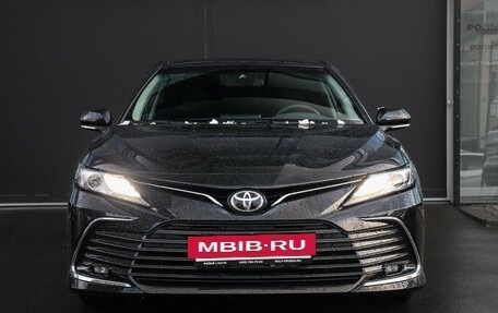 Toyota Camry, 2022 год, 3 930 000 рублей, 2 фотография