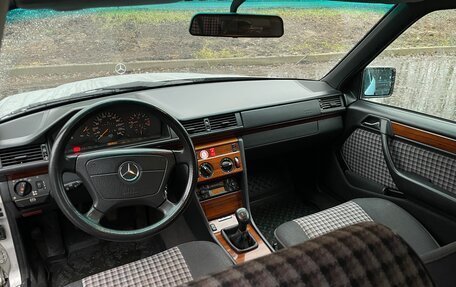 Mercedes-Benz E-Класс, 1995 год, 599 000 рублей, 8 фотография