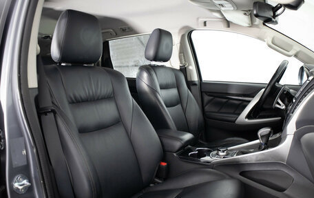 Mitsubishi Pajero Sport III рестайлинг, 2016 год, 2 149 000 рублей, 16 фотография