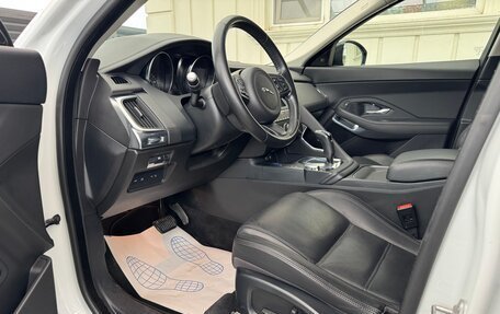 Jaguar E-Pace, 2018 год, 2 850 000 рублей, 13 фотография