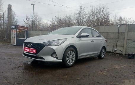 Hyundai Solaris II рестайлинг, 2021 год, 1 590 000 рублей, 1 фотография