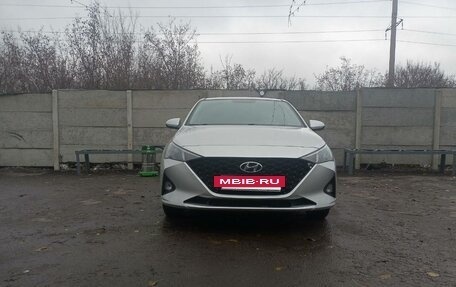 Hyundai Solaris II рестайлинг, 2021 год, 1 590 000 рублей, 3 фотография