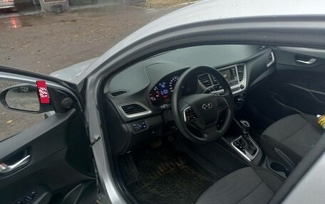 Hyundai Solaris II рестайлинг, 2021 год, 1 590 000 рублей, 7 фотография