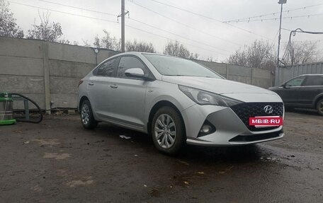 Hyundai Solaris II рестайлинг, 2021 год, 1 590 000 рублей, 10 фотография