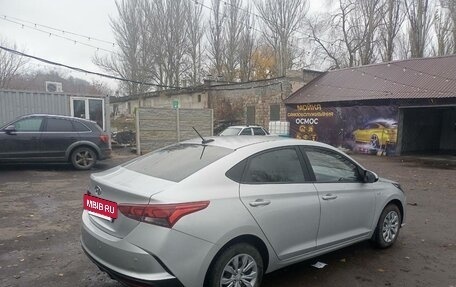 Hyundai Solaris II рестайлинг, 2021 год, 1 590 000 рублей, 4 фотография