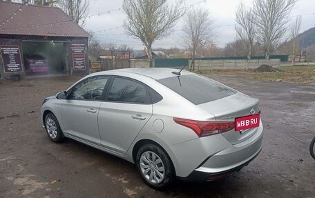 Hyundai Solaris II рестайлинг, 2021 год, 1 590 000 рублей, 8 фотография