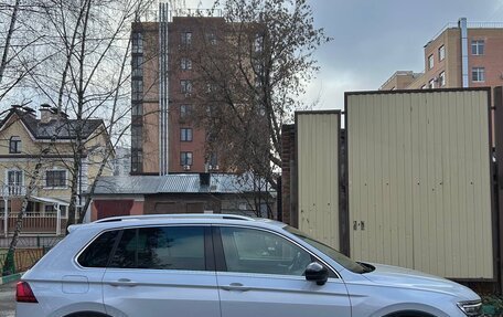 Volkswagen Tiguan II, 2019 год, 2 300 000 рублей, 2 фотография