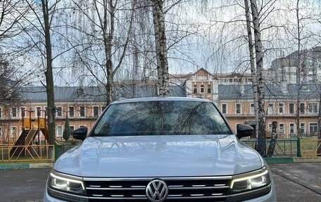 Volkswagen Tiguan II, 2019 год, 2 300 000 рублей, 3 фотография