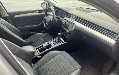 Volkswagen Passat B8 рестайлинг, 2016 год, 1 340 000 рублей, 13 фотография