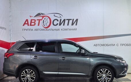 Mitsubishi Outlander III рестайлинг 3, 2015 год, 2 300 000 рублей, 8 фотография