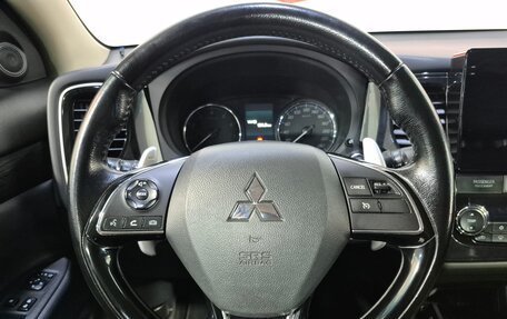 Mitsubishi Outlander III рестайлинг 3, 2015 год, 2 300 000 рублей, 11 фотография