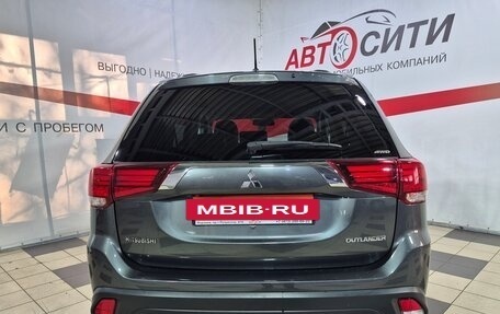 Mitsubishi Outlander III рестайлинг 3, 2015 год, 2 300 000 рублей, 6 фотография