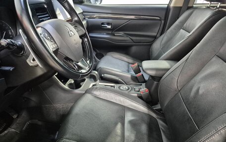 Mitsubishi Outlander III рестайлинг 3, 2015 год, 2 300 000 рублей, 12 фотография