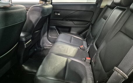 Mitsubishi Outlander III рестайлинг 3, 2015 год, 2 300 000 рублей, 15 фотография