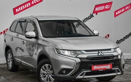 Mitsubishi Outlander III рестайлинг 3, 2020 год, 2 100 000 рублей, 3 фотография