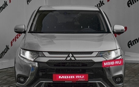Mitsubishi Outlander III рестайлинг 3, 2020 год, 2 100 000 рублей, 2 фотография