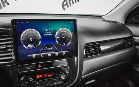 Mitsubishi Outlander III рестайлинг 3, 2020 год, 2 100 000 рублей, 14 фотография