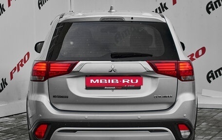 Mitsubishi Outlander III рестайлинг 3, 2020 год, 2 100 000 рублей, 5 фотография