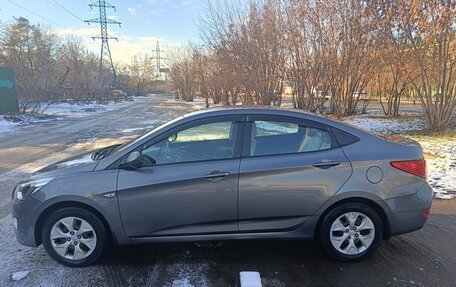 Hyundai Solaris II рестайлинг, 2016 год, 1 000 000 рублей, 3 фотография