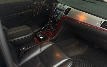 Cadillac Escalade III, 2009 год, 1 750 000 рублей, 16 фотография