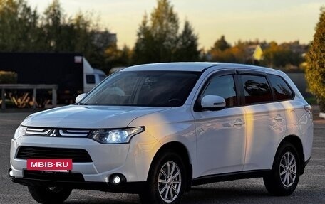 Mitsubishi Outlander III рестайлинг 3, 2013 год, 1 600 000 рублей, 4 фотография