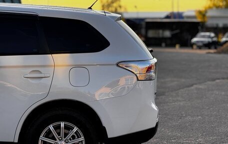 Mitsubishi Outlander III рестайлинг 3, 2013 год, 1 600 000 рублей, 9 фотография