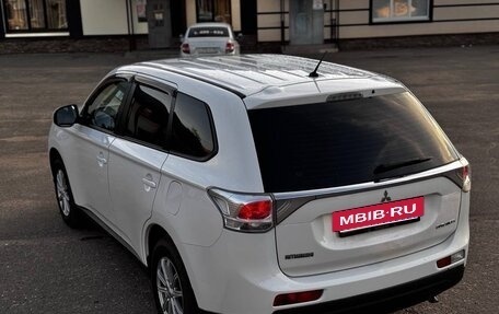 Mitsubishi Outlander III рестайлинг 3, 2013 год, 1 600 000 рублей, 15 фотография