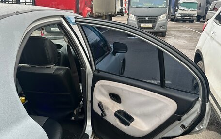 Mitsubishi Carisma I, 2001 год, 250 000 рублей, 22 фотография