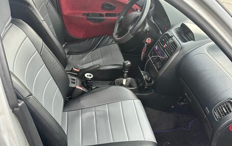 Mitsubishi Carisma I, 2001 год, 250 000 рублей, 18 фотография