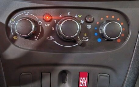 Renault Logan II, 2019 год, 715 000 рублей, 13 фотография