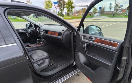 Volkswagen Touareg III, 2011 год, 1 950 000 рублей, 12 фотография