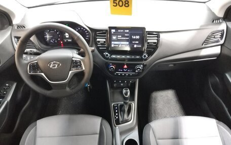 Hyundai Solaris II рестайлинг, 2022 год, 1 630 000 рублей, 8 фотография