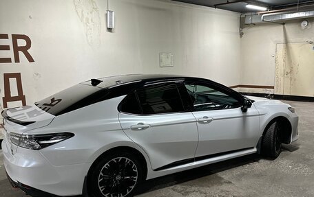 Toyota Camry, 2022 год, 3 900 000 рублей, 5 фотография