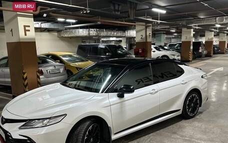 Toyota Camry, 2022 год, 3 900 000 рублей, 2 фотография