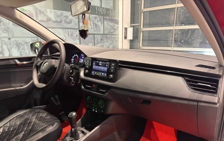 Skoda Rapid II, 2020 год, 1 300 000 рублей, 28 фотография