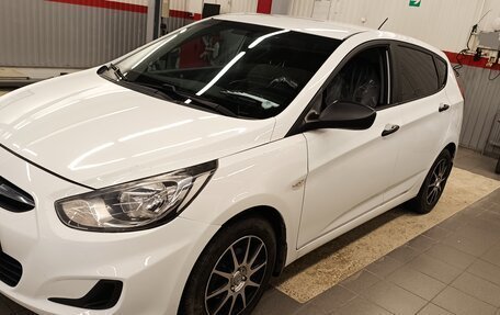 Hyundai Solaris II рестайлинг, 2013 год, 875 000 рублей, 2 фотография