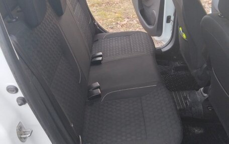 Renault Logan II, 2017 год, 830 000 рублей, 13 фотография