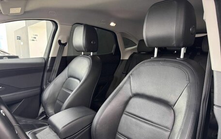 Jaguar E-Pace, 2019 год, 3 220 000 рублей, 19 фотография