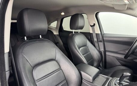 Jaguar E-Pace, 2019 год, 3 220 000 рублей, 16 фотография