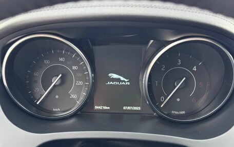 Jaguar E-Pace, 2019 год, 3 220 000 рублей, 14 фотография