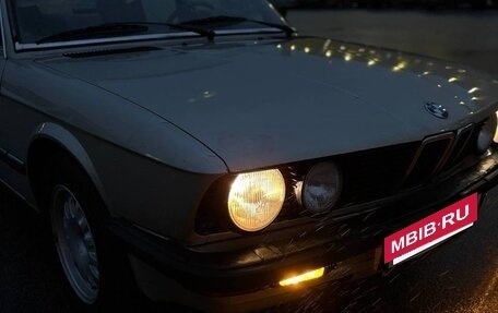 BMW 5 серия, 1983 год, 500 000 рублей, 2 фотография