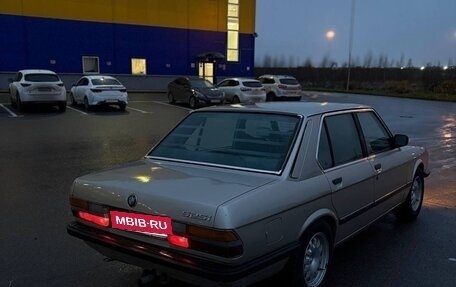 BMW 5 серия, 1983 год, 500 000 рублей, 3 фотография