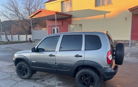 Chevrolet Niva I рестайлинг, 2017 год, 770 000 рублей, 5 фотография