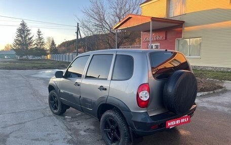 Chevrolet Niva I рестайлинг, 2017 год, 770 000 рублей, 6 фотография