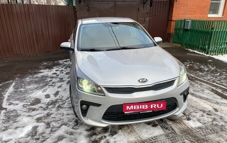 KIA Rio IV, 2018 год, 950 000 рублей, 1 фотография