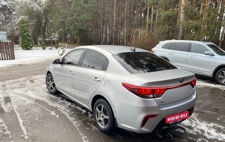 KIA Rio IV, 2018 год, 950 000 рублей, 4 фотография