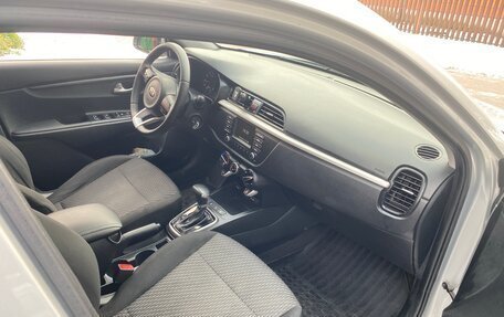 KIA Rio IV, 2018 год, 950 000 рублей, 12 фотография